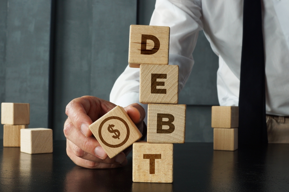 Pros and Cons of Consolidating Your Debt: Is It the Right Choice for You?
